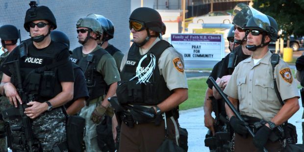 Police clear streets before sundown in Ferguson